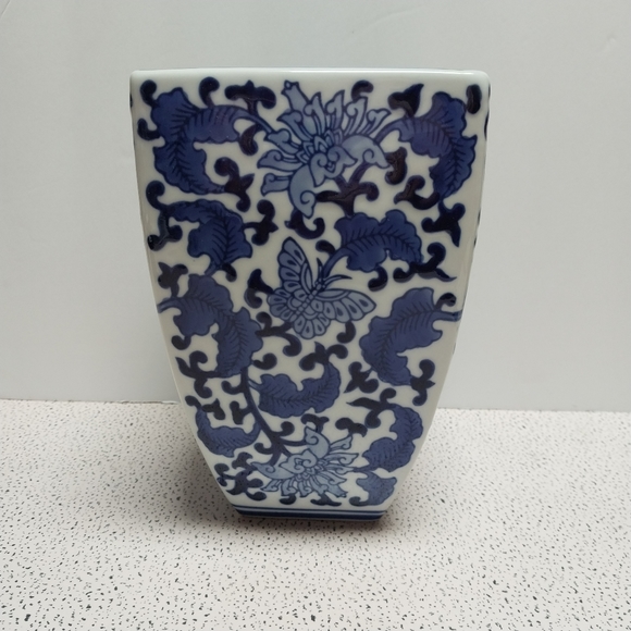 China Blue Vase - Picture 1 of 4